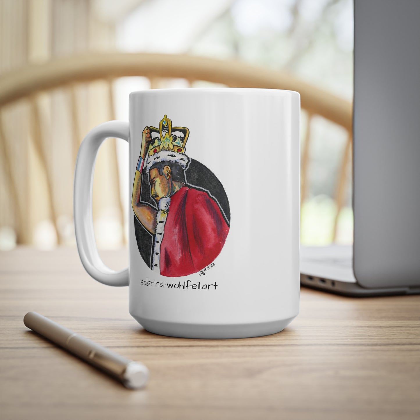 Weiße Keramiktasse mit Freddie Mercury Fanart, glänzender Finish, 330ml oder 440ml, C-Henkel, spülmaschinen- und mikrowellengeeignet.