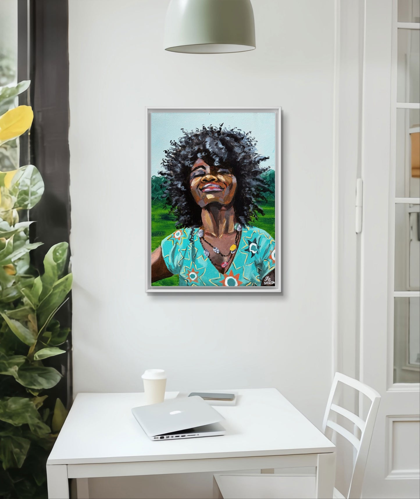 Handgemaltes Acrylporträt einer Frau mit Afro, gehängt über einem Schreibtisch in modernem Raum, Dein Foto als Kunstwerk