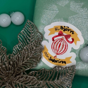 rot-weiße Weihnachtskugel Geschenketikett